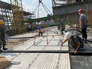 預制疊合板現場安裝 (3)